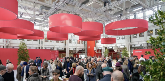 Arte Fiera Bologna: corpi e oggetti accolgono immagini come simboli del nostro tempo